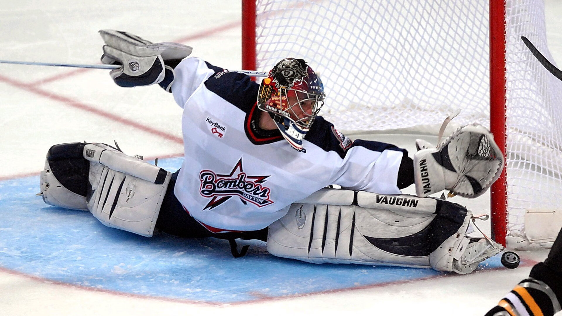 “马科斯·莫奇的出色反应与强力铲球,成为美洲狮队防线的核心”